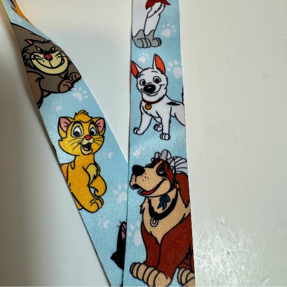 NWT. Disney Dogs & Cats lanyard. Disney Parks Reversible Lanyard - Cats & Dogs. - Picture 4 of 7